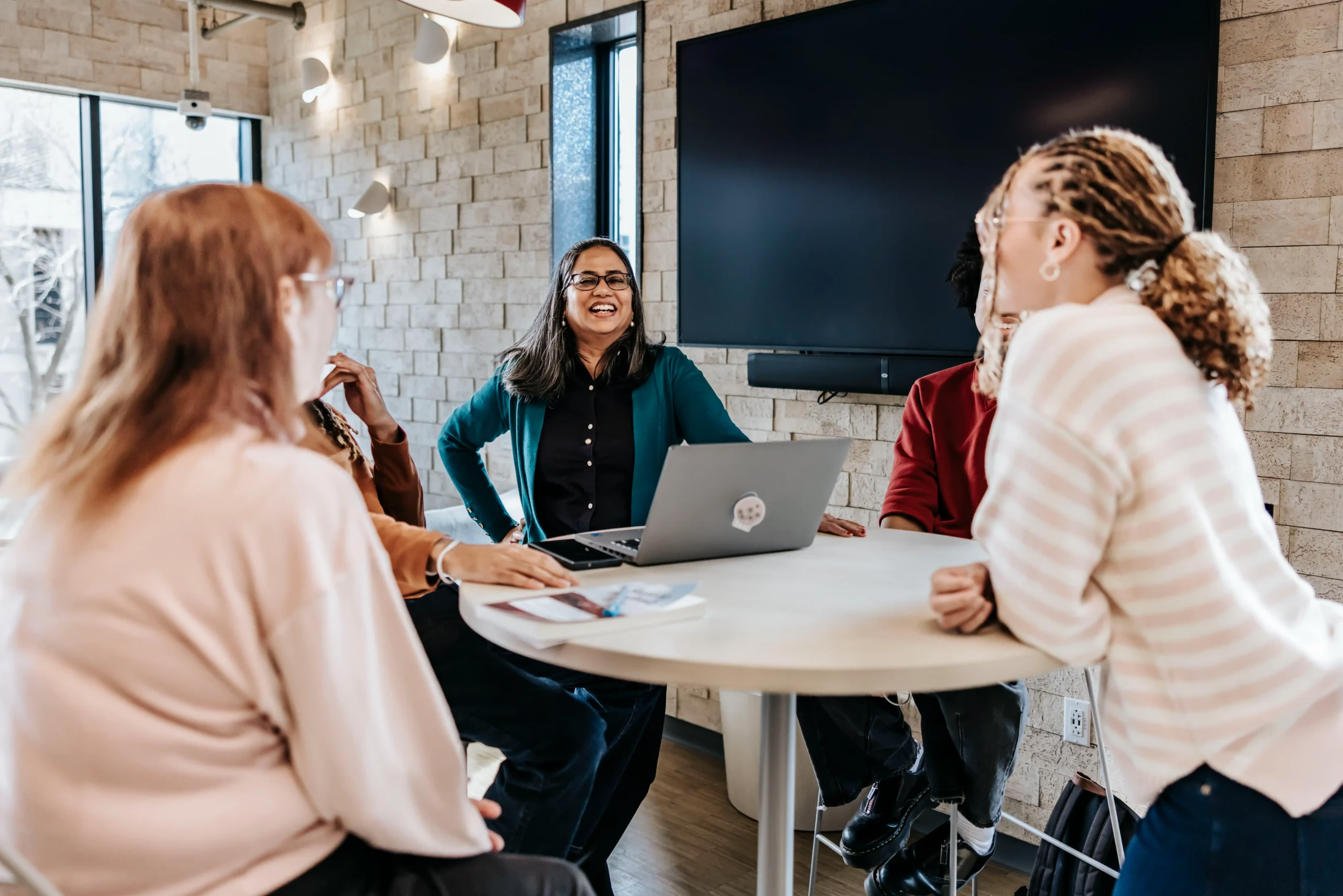 College classroom scene representing the qualities students value in effective professors